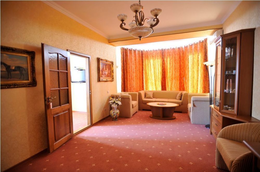 Diplomat Club Hotel Chisinau Eksteriør bilde