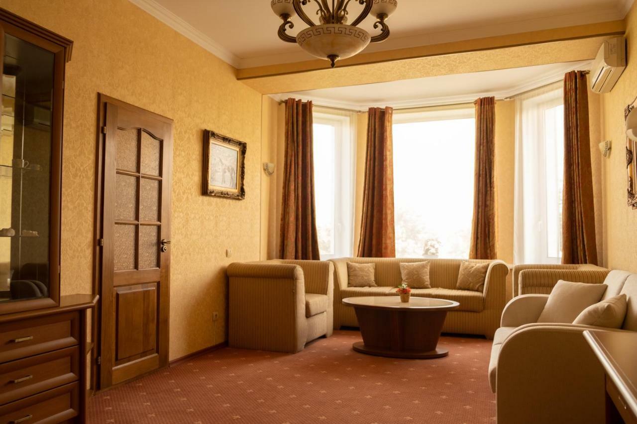 Diplomat Club Hotel Chisinau Eksteriør bilde