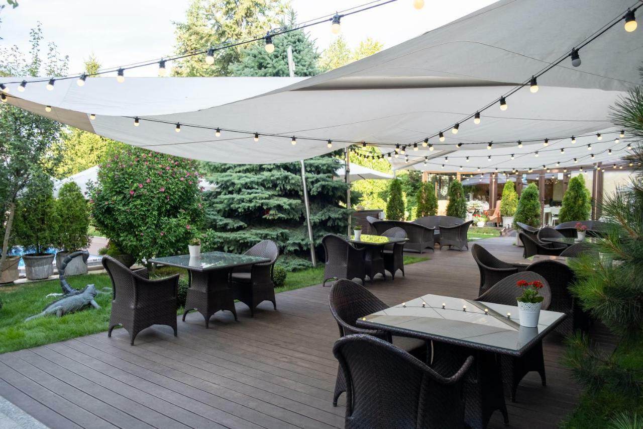 Diplomat Club Hotel Chisinau Eksteriør bilde